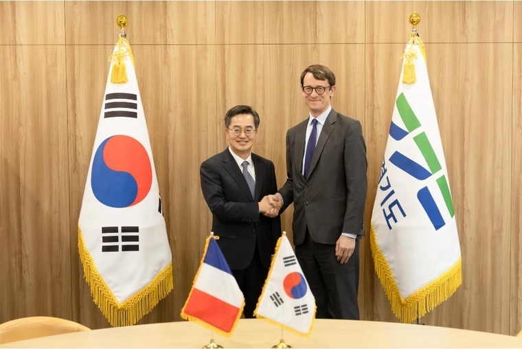 김동연 경기도지사와 필립 베르투 (Philippe Bertoux) 주한 프랑스 대사 <경기도 제공>