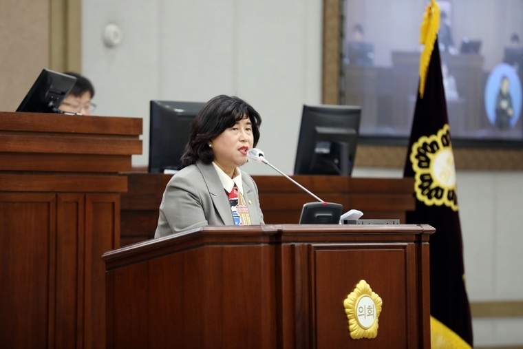 5분 자유발언에서 공무원들의 정보보안과 책임의식을 제시히고 있는 조미옥 의원 <수원특례시의회 제공>