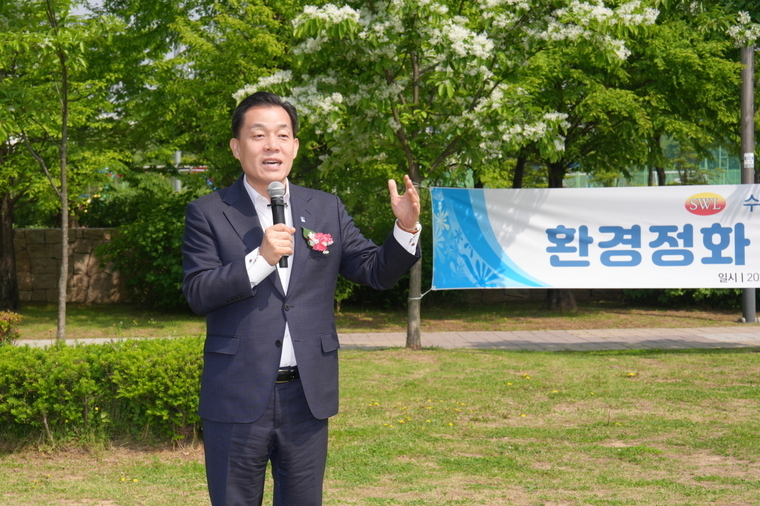 이재준 수원시장이 인사말을 하고 있다 <수원시 제공>