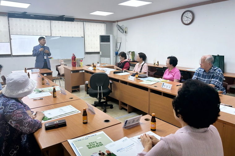 찾아가는 경로당 안전교육 모습 <수원시 권선구 제공>