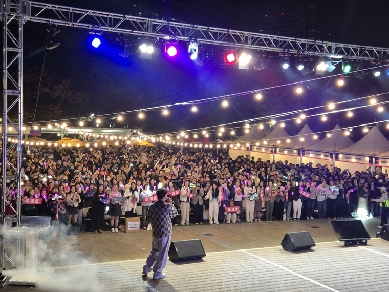 '2025년 영통구민 화합 축제 한마당' 공연 모습 (수원시 영통구 제공)